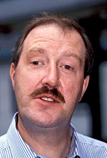 How tall is Gorden Kaye?
